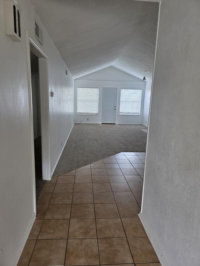 Building Photo - 3220 Tanglewood Ln