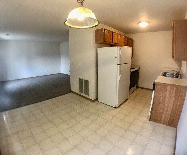 Building Photo - 1531 E Bellows St