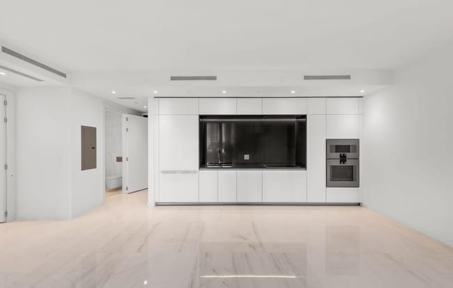 Building Photo - 300 Biscayne Boulevard Way