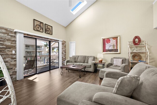 Foto del edificio - ***Free Utilities ** Seasonal Rental Avail...