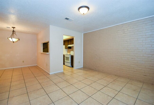 Building Photo - 1503 Barcelona Way Dr