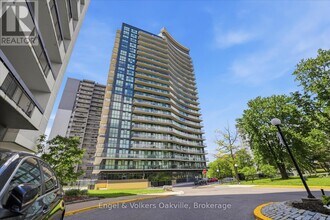 Building Photo - 1461 Lawrence Ave W