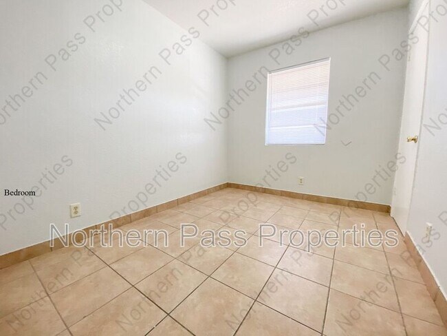 Building Photo - 4700 Maxwell Ave