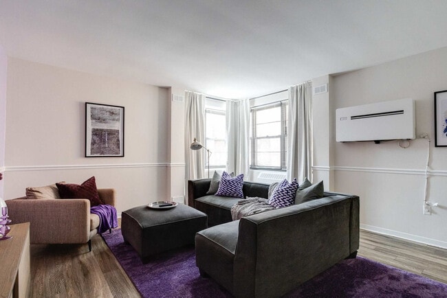 Foto del edificio - 112 W University Pkwy