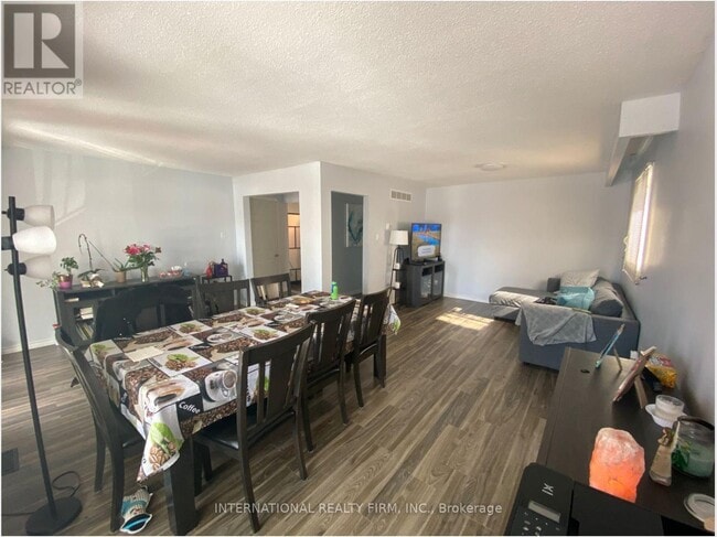 Building Photo - 43 Quaker Ridge Rd