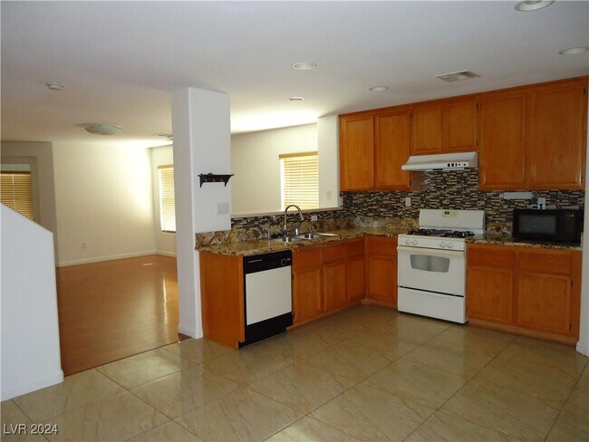 Foto del edificio - 8091 Hilltop Windmill St
