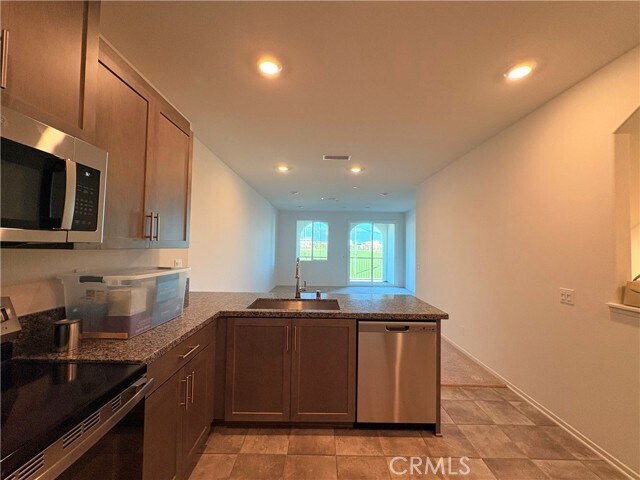 Foto del edificio - 8439 Bickmore Ave
