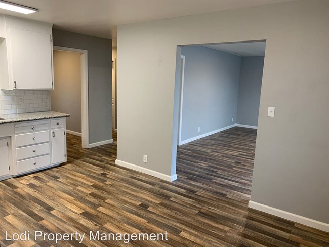 Building Photo - 2 br, 1 bath Apartment - 2 S Mills