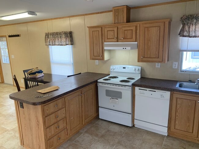 Building Photo - Early Bird Estates Unit #3