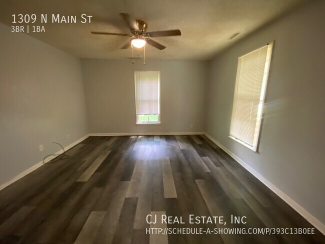 Foto del edificio - 1309 N Main St