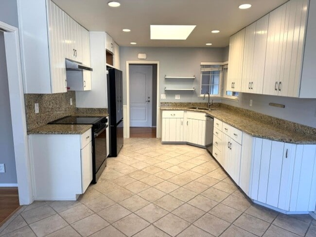 Building Photo - Beautiful 3 bedroom, 2 bath single level home in the Woodlands-Walnut Creek
