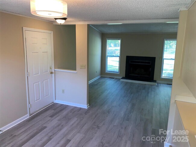 Building Photo - 2236 Laburnum Ave