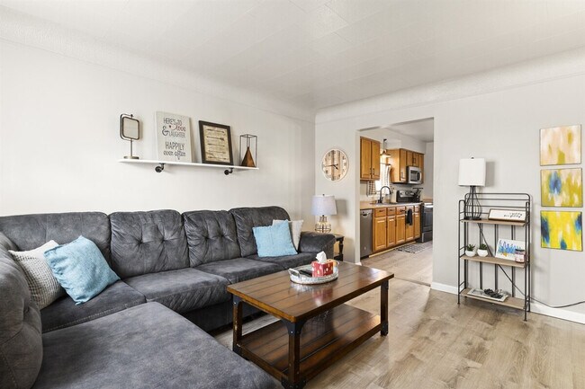 Foto del edificio - 13741 McKinley Ave