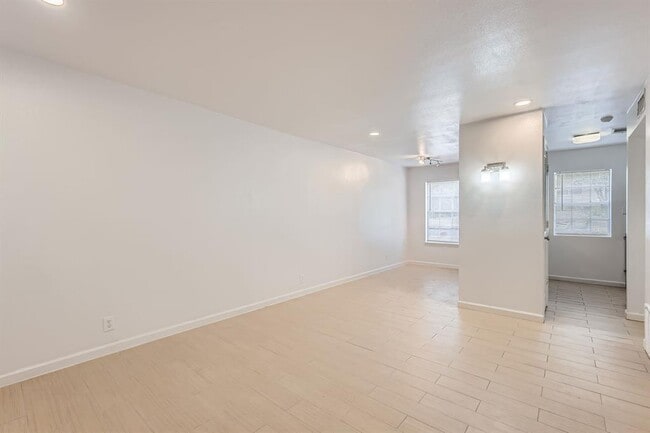 Foto del edificio - 300 Crockett St