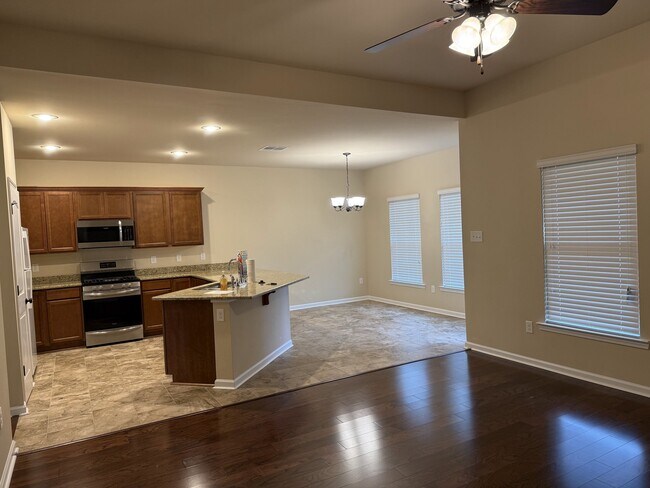 Building Photo - 734 Red Pine Dr