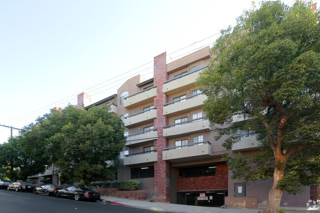 Foto del edificio - Savoy West Apartments