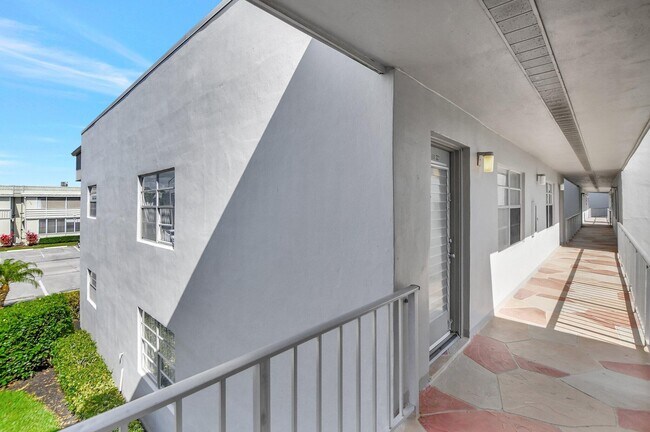 Foto del edificio - 321 Flanders Dr