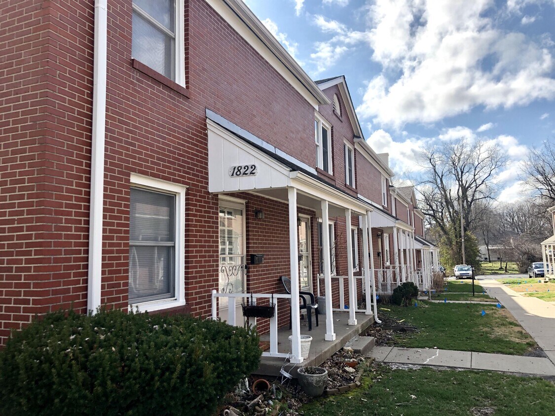 Foto principal - 1822 S Vermont Ave