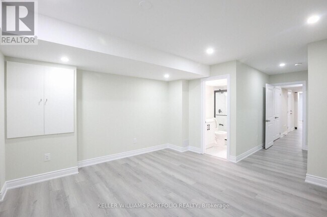 Photo du bâtiment - 99 Hurst Dr