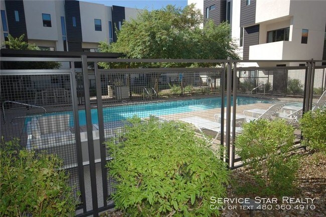 Building Photo - Modern Luxury Living!! Move In Special!