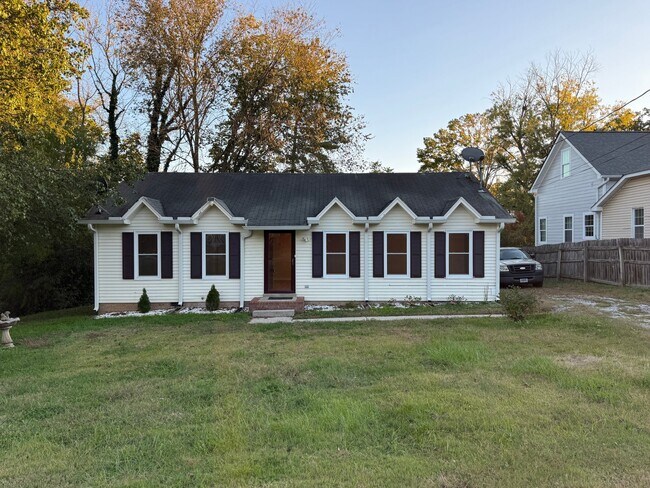 Foto del edificio - 810 Summer Hill Ln