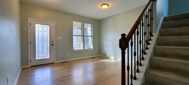 Foto del edificio - Large 4 bedroom 3 1/2 bath home that backs up to the 15th green in Magnolia Green.