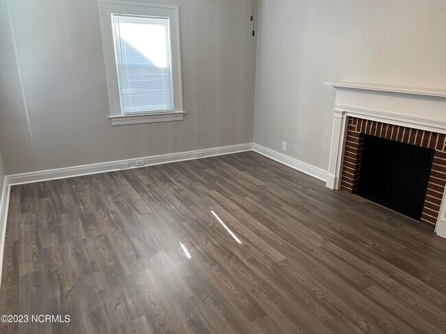 Building Photo - 611 Caldwell Ave NE