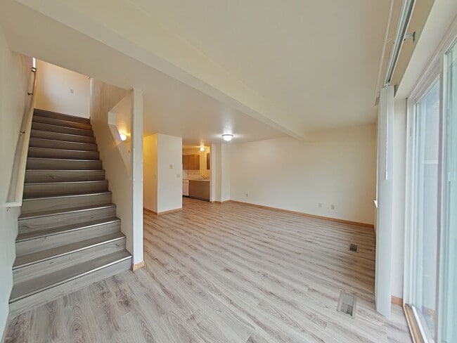 Building Photo - Beautiful 3 Bedroom 1.5 bath with attached...