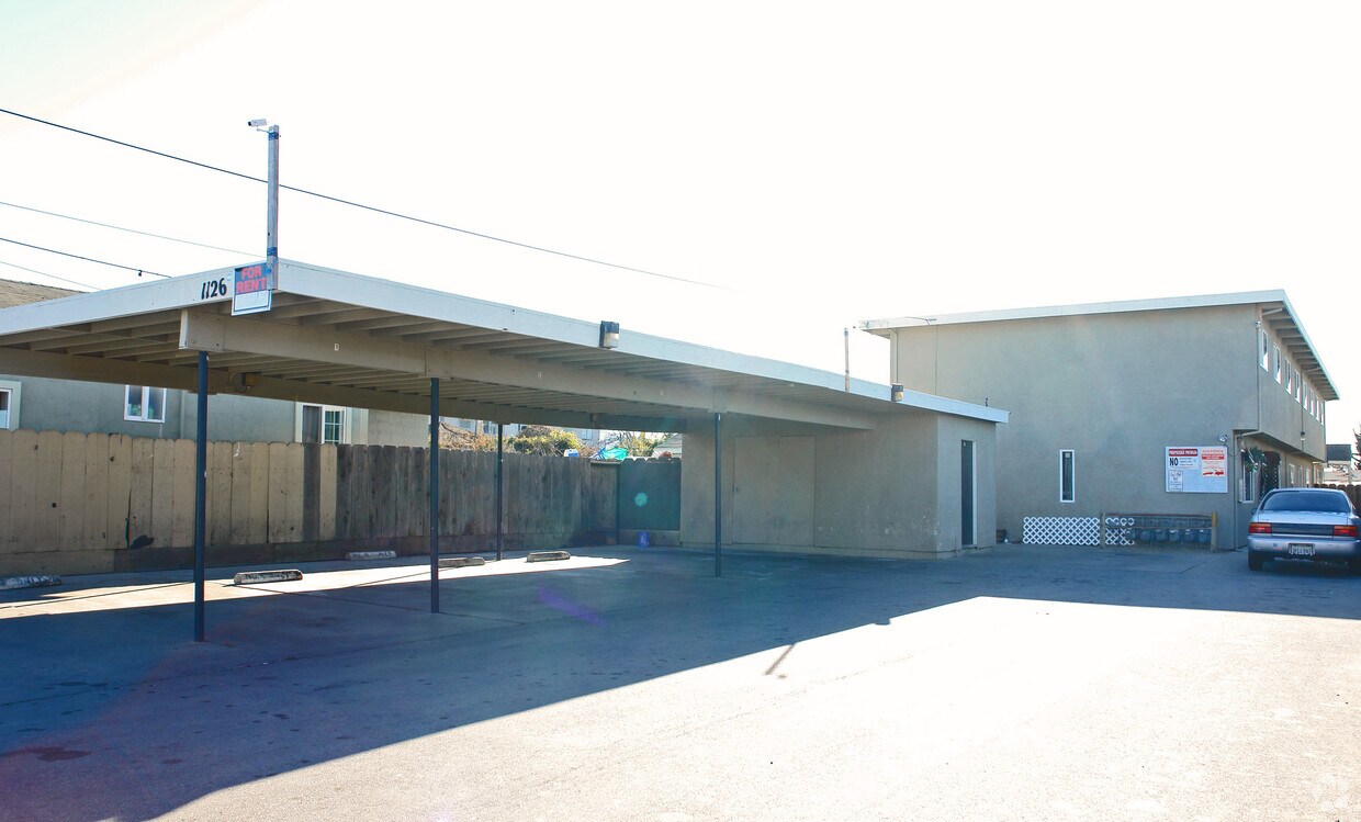 Foto principal - 1126 E Laurel Dr