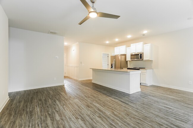 Building Photo - 5400 Cedar Creek Dr