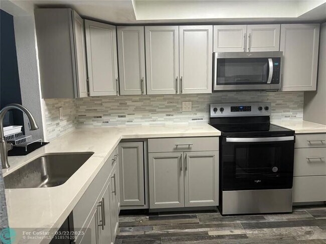 Foto del edificio - 3390 Foxcroft Rd