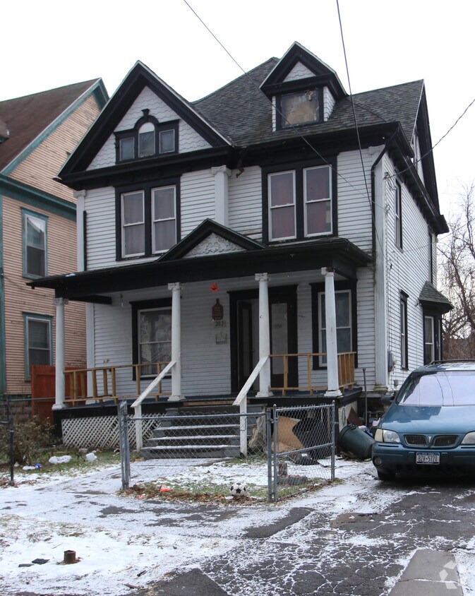 Primary Photo - 202 Elk St