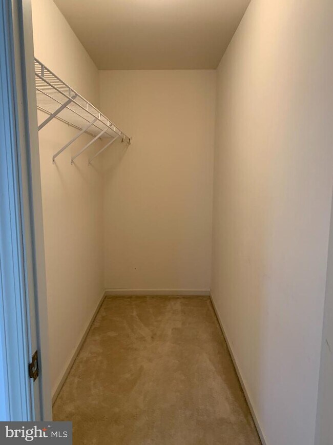 Building Photo - 2267 Waterbridge Dr