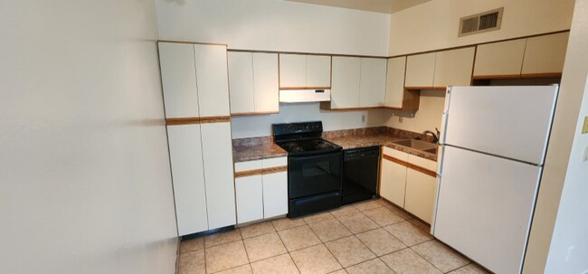 Foto del edificio - 1041 N Mesa Dr