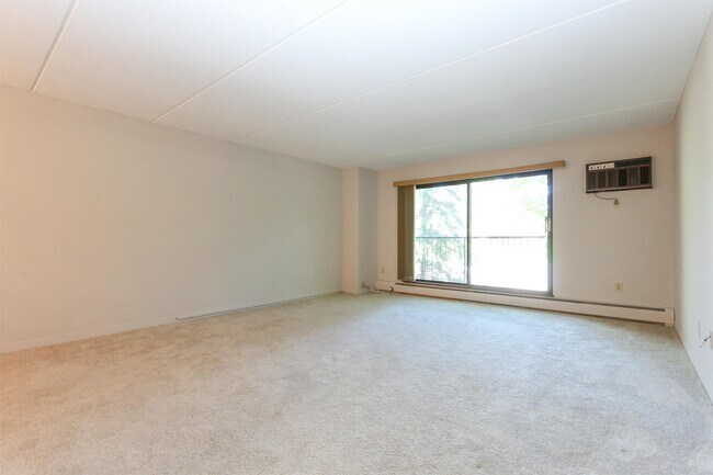 Foto del edificio - 10401 Cedar Lake Rd