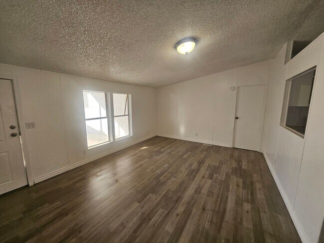 Foto del edificio - Newly Remolded 3 Bedroom Manufactured Home...