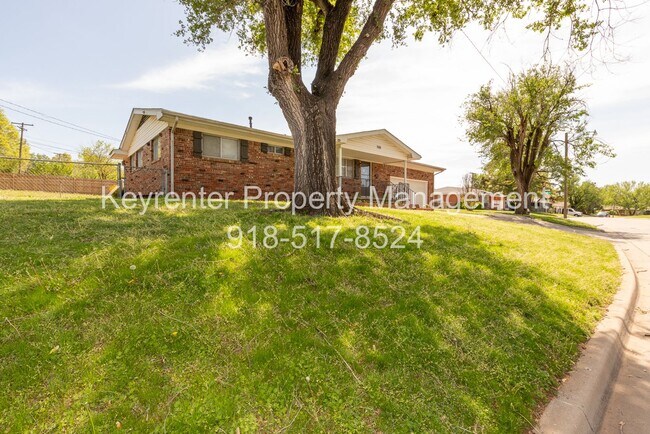 Foto del edificio - 3 Bed 1.5 Bath in Great Midtown Location!