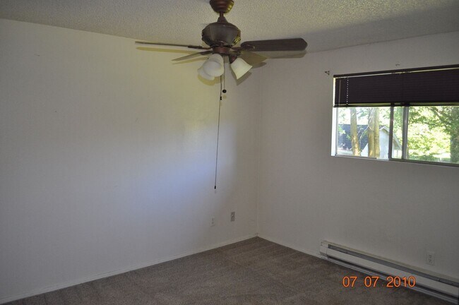 Building Photo - 409 - Palmer