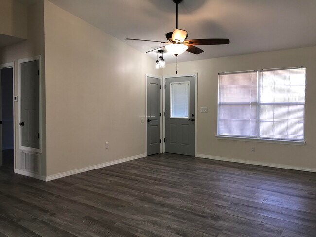 Foto del edificio - 113 Oak Terrace Dr