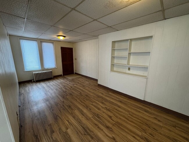 Building Photo - 113-115 N 22nd Ave W