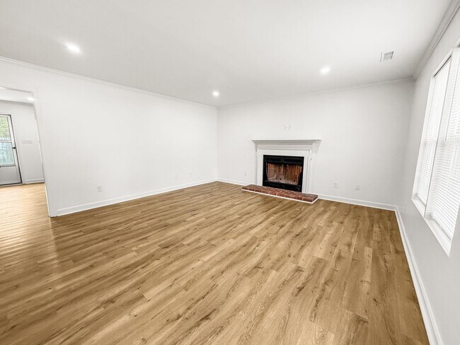 Foto del edificio - Newly Remodeled 3-BR, 2-Bath Home