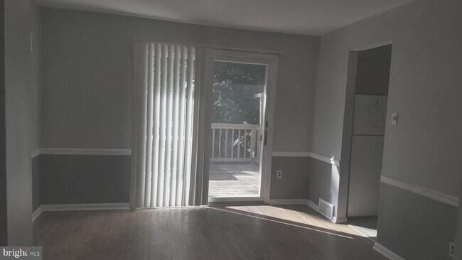 Building Photo - 9 Dora Dr