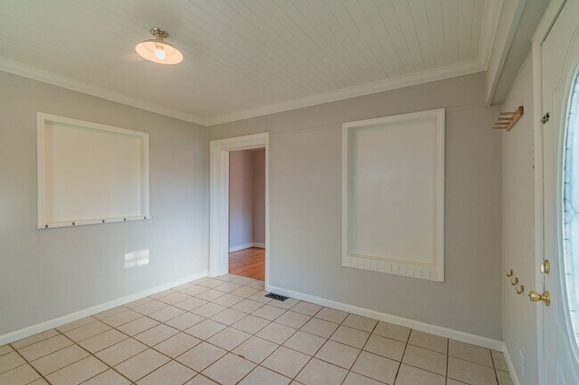 Foto del edificio - Charming move in ready ranch home in Charl...