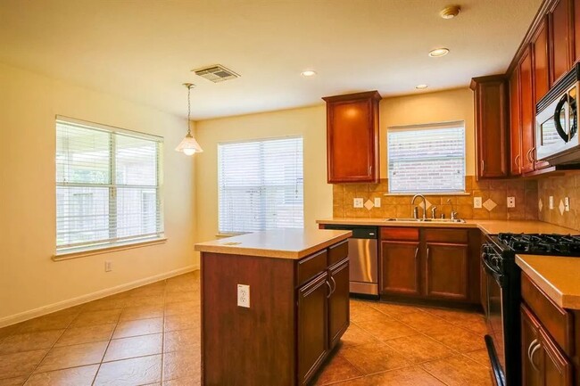 Building Photo - 17031 Sperry Landing Dr