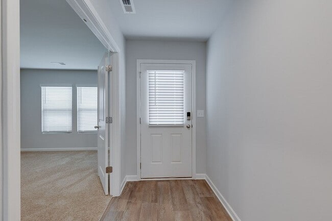Building Photo - Spacious 5-Bedroom Home in Southgrove – Move-In Ready!