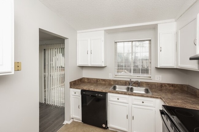 Building Photo - 30 Wayland Ct