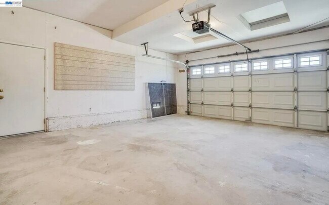 Building Photo - 3309 St James Pl