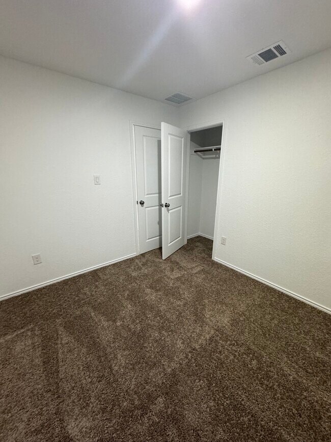 Foto del edificio - 7646 Chancery Gate