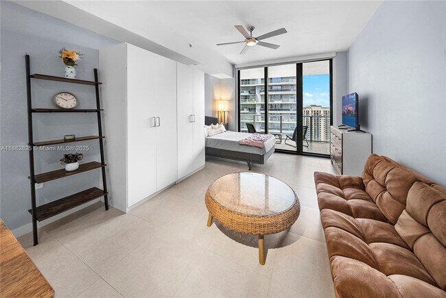 Building Photo - 1010 Brickell Ave