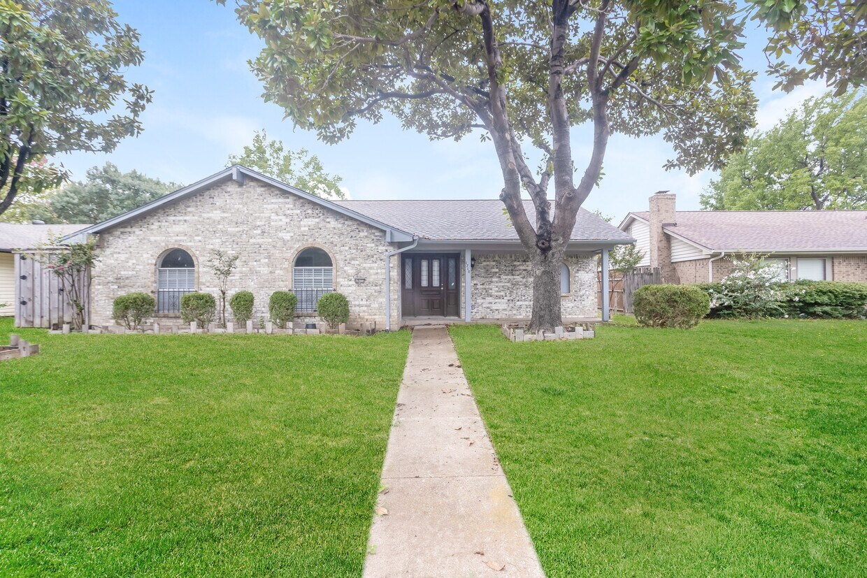 1710 Warwick St, Garland, TX 75044 House Rental in Garland, TX